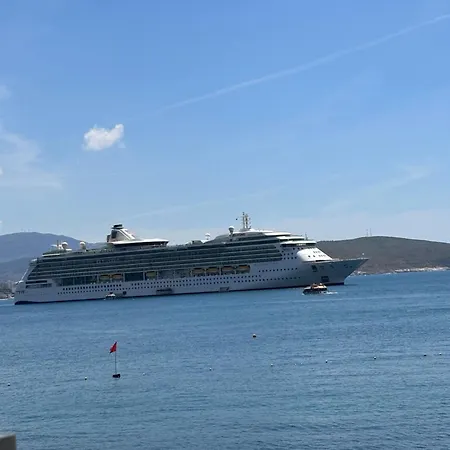 Marina Wave Sarandë